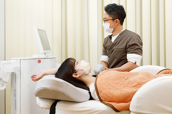 芦屋ファミリークリニック形成外科皮フ科 局所麻酔を採用し、安心して受けられる環境を整えている