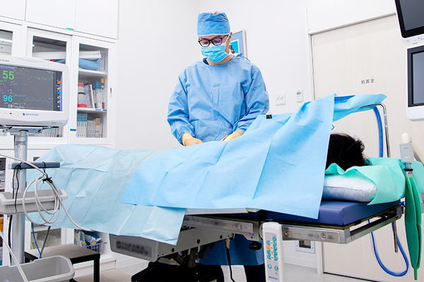 MYメディカルクリニック田町三田 日本外科学会外科専門医の馬場院長が手術に対応する