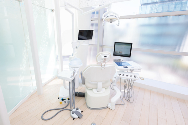 青山クオーツデンタルクリニック 半個室の診察室で相談しやすい