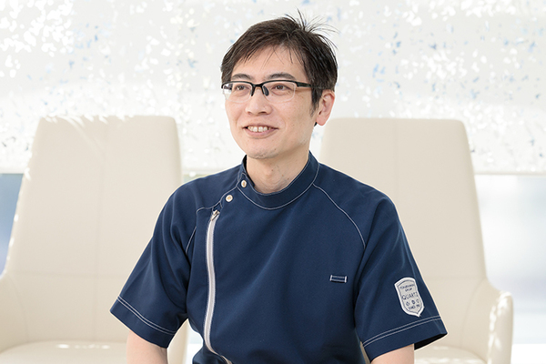 青山クオーツデンタルクリニック 痛みがなくても気になることがあれば早めに受診してほしいと話す