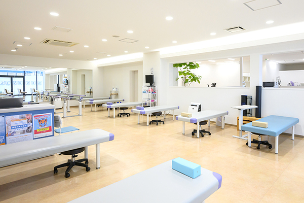 とみた整形外科クリニック 十分な広さと設備が整ったリハビリルーム