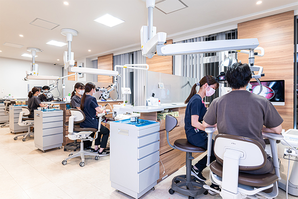 ひろた哲哉歯科・矯正歯科 日々、スタッフの技術向上のためのトレーニングを行っている