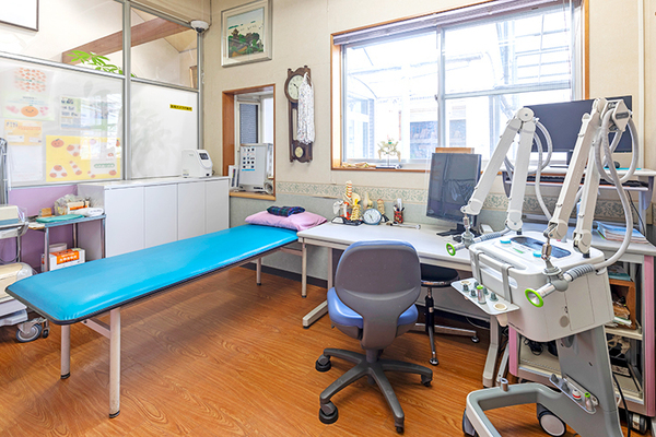 善紀クリニック 勤務医とともに、損傷部位の一次修復と再建の両立を図っている