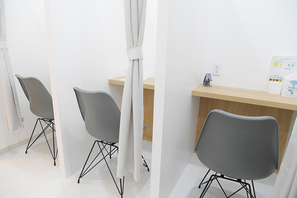 柏駅東口オーク消化器内科・内視鏡クリニック 曜日により女性医師も担当する