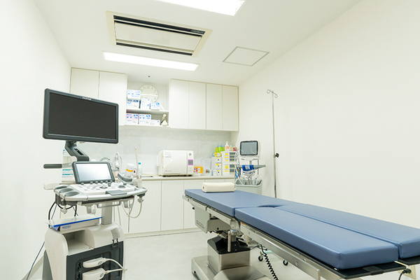 栄エンゼルクリニック 谷村先生は、日帰り肛門手術を豊富に行ってきた経験を持つ