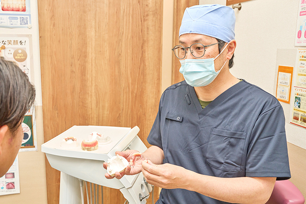 ブランカ歯科医院 患者の希望も確認しながら慎重に治療方針を決定している