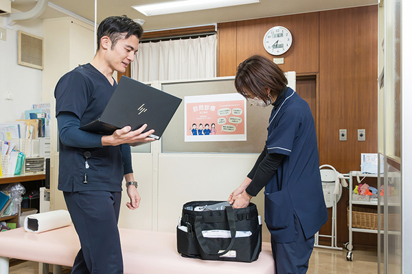 しばファミリークリニック チームで連携。自宅でも安心して医療を受けられるようサポート