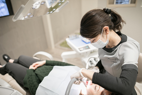平安通歯科クリニック 歯科衛生士とは二人三脚で、長期的なメンテナンスをサポート