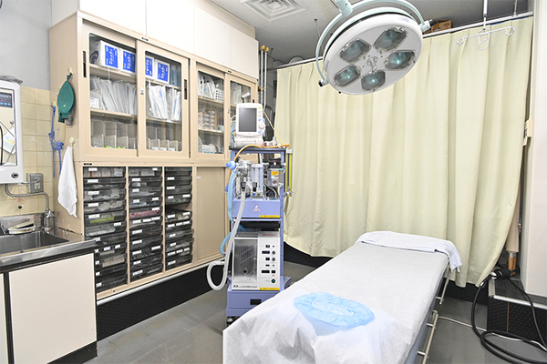 冨士森形成外科医院 ケロイドの治療は、貼り薬や圧迫治療から始めることが多い