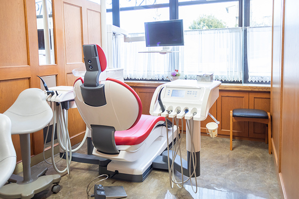 有坂歯科・インプラントオフィス 検査で口腔内状態を把握し、段階的にインプラント治療へ