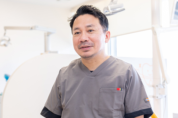 さん歯科こども・おとな歯科 自宅での手入れも、口腔環境の維持には欠かせないと話す西田院長