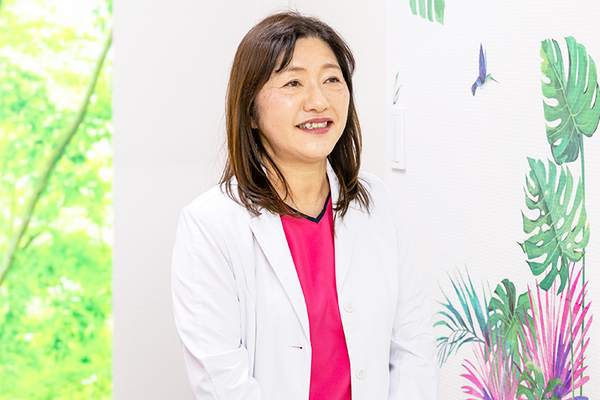 青木内科循環器科小児科クリニック より柔軟にサポートができるようになるとうれしそうに話す副院長