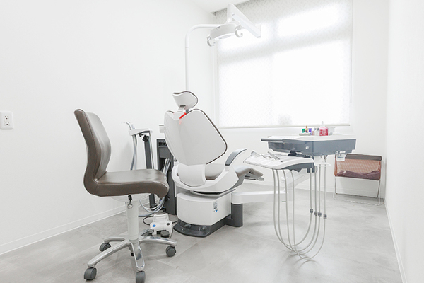 小林歯科医院 矯正後も定期的に経過を確認するなど、安心の体制を整えている