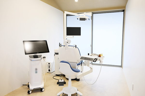 オリエント歯科クリニック 明るく開放的な院内は、患者の不安を和らげる