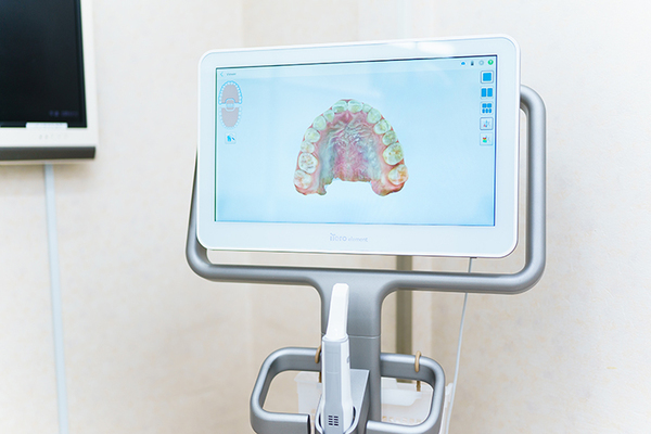 大口通りデンタルクリニック 口腔内スキャナーを用いて口腔内を精密に把握する