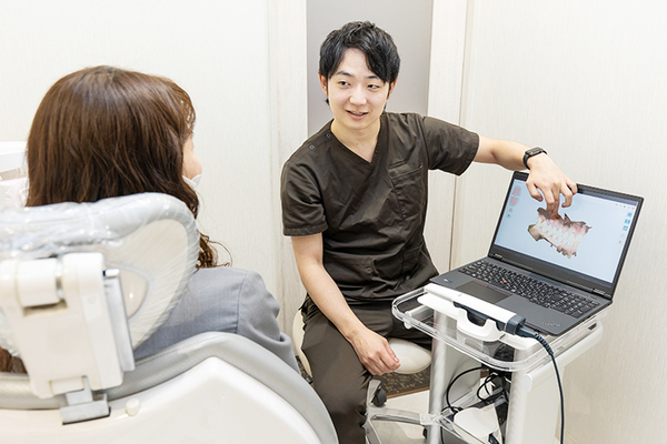 三宮はともとデンタルクリニック 矯正後の顔全体のシミュレーション画像が見られる