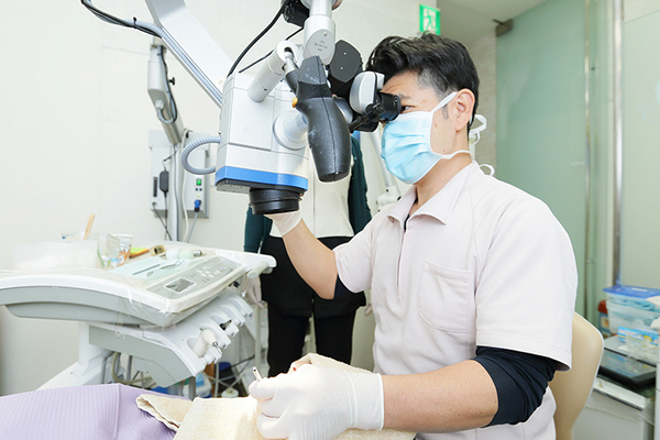 吉田歯科医院 ラバーダムを使用し、唾液による細菌感染を防ぐ
