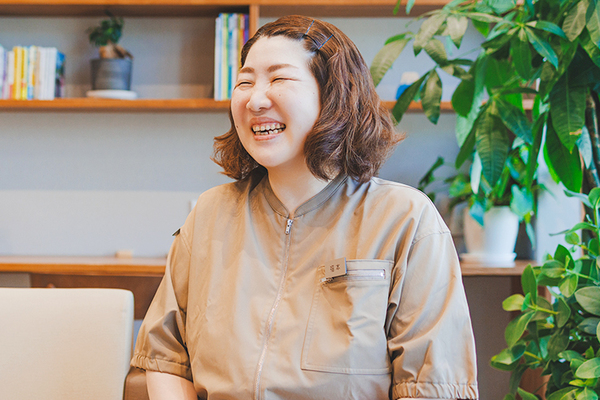 あかつきメンタルヘルスクリニック 受付での工夫について話す福本さん