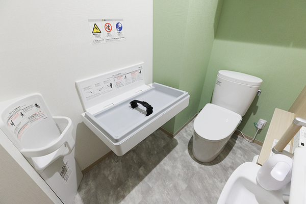 おんたけ耳鼻咽喉科 おむつ替え台を用意し、多様な年齢が通いやすいように配慮
