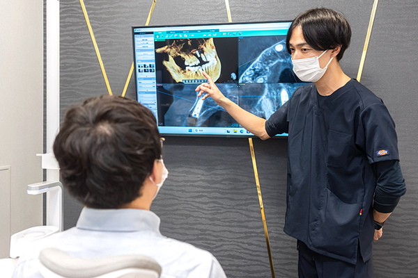 調布歯科・矯正歯科 検査結果をもとに、わかりやすく丁寧な説明を行っている