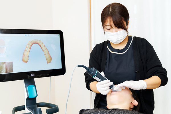 ブライト矯正歯科 口腔内スキャナーを使用。データに基づいた治療を大切にしている