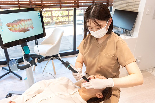 E.Dental&Ortho 口腔内スキャナーを用いて患者の負担を減らしながら歯型を採取