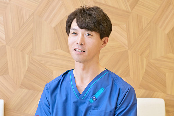 吹田くわた内科・ペインクリニック 痛みを我慢せずに、早期段階で相談してほしいと話す院長
