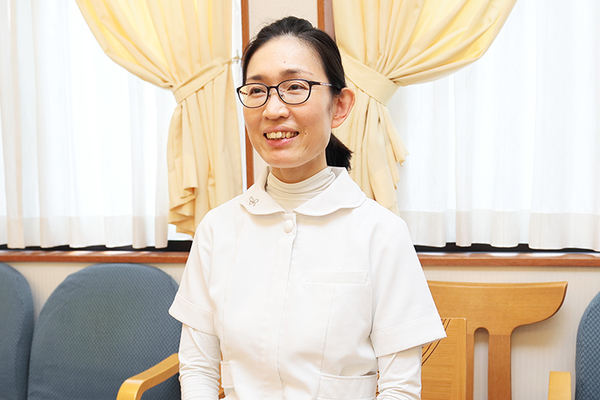 渡辺内科クリニック 医師やスタッフと連携しながら、患者へ服薬指導を行っている