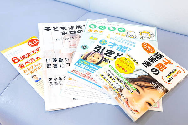 なりとみ歯科 講演、著書などで積極的に情報発信を行う成富院長