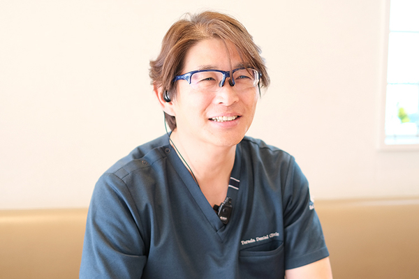 てらだデンタルクリニック 日々の口の手入れを意識的に行うことが重要だと話す寺田院長