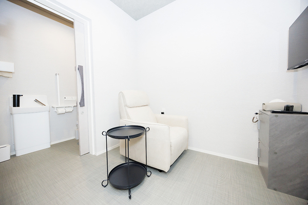 13あさいクリニック 完全個室となっており、プライバシーに配慮された空間