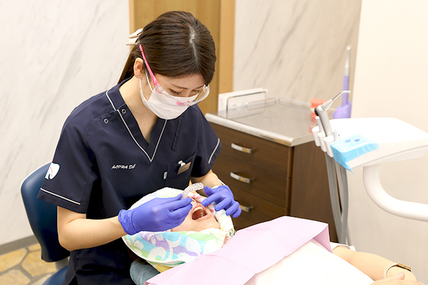 アロハ歯科 小児・矯正歯科クリニック 矯正後も保定やメンテナンスを通して患者に寄り添い続ける