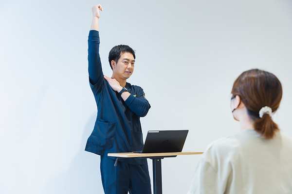 そぶえ整形外科日野 正しいフォームの指導もセルフケアにおいて重要となる