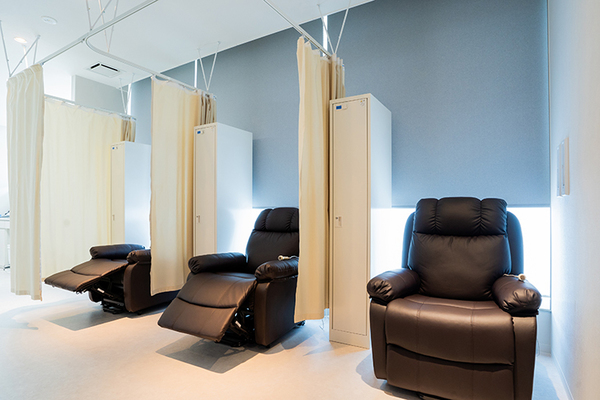 いわした内科おなか診療所 患者がリラックスして検査に臨めるよう院内設備も充実している