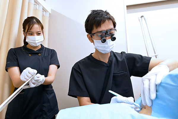 千里皮膚科 花岡院長は形成外科での手術経験が豊富