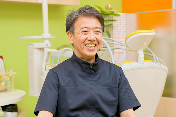 おのこども歯科医院 自宅でのケアを丁寧に説明する院長
