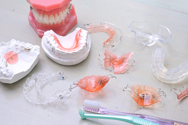 はやし矯正・歯列育成クリニック 患者の状況に合わせて装置を工夫しながら矯正を行う