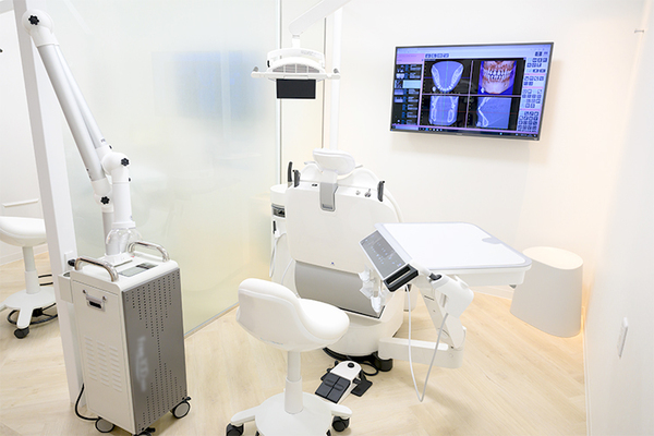 すみれ矯正歯科 本郷 患者の生活背景も察する診察を心がけ、信頼関係を築く