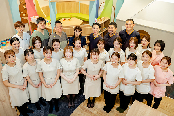 本多歯科 スタッフ全員が一丸となって日々の診療に取り組む