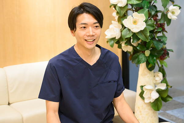 にしな内科 「不安に感じている方も、まずは来院してほしい」と話す仁科院長