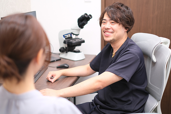 かわい泌尿器・腎臓内科クリニック 腎移植を受けた人が気軽に通える場所でありたいと話す河合院長