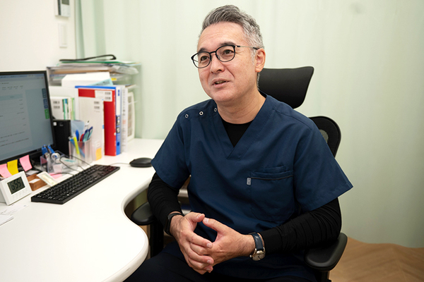 江東ありま胃腸肛門内視鏡クリニック 門前仲町院 検査時に撮影した画像を見ながら、丁寧な説明を行う