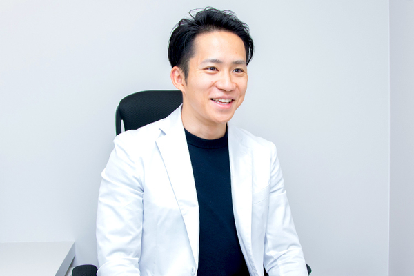 KOBE美容皮膚科西宮院 少しでも気になれば気軽に相談してほしい、と話す山本院長