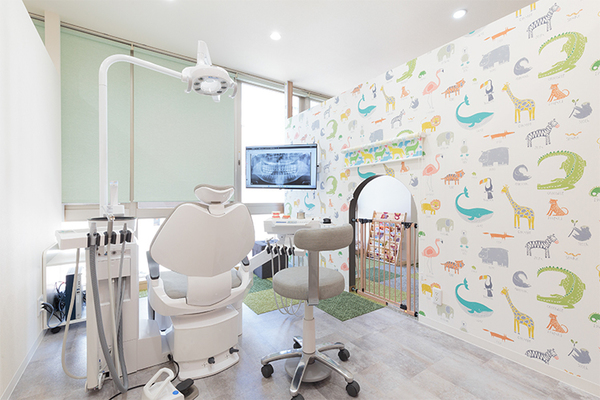 境川おとな・こども歯科 矯正歯科 ベビーカーのまま入れるファミリー専用の診療室