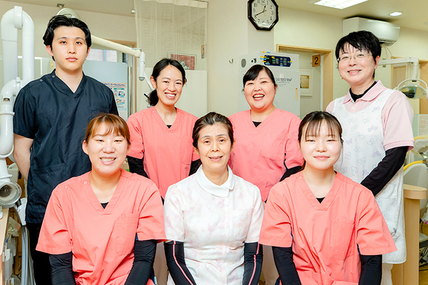 しのはら歯科医院 スタッフ同士で連携を取り、患者の健康を支える