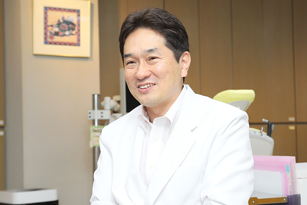 吉田矯正歯科クリニック 気になることがあれば、気軽に相談してほしいと語る田中院長。