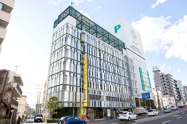 鶴見歯科医院 ビルの5階から7階が同院のフロアだ