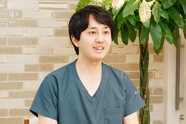 六甲なのはな眼科 「気になることがあれば早めの受診が重要」と話す院長