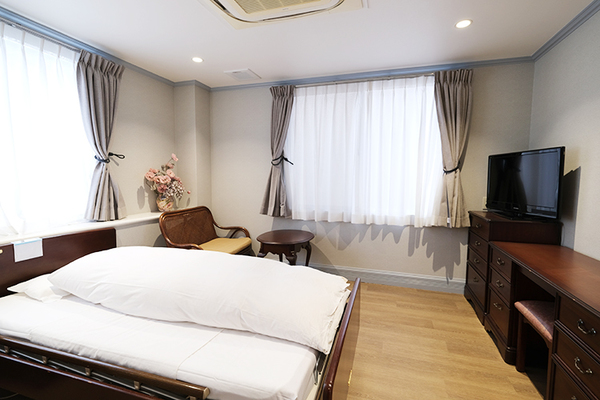 西新井大腸肛門科 手術後の不安を軽減する、清潔で落ち着いた入院設備を完備