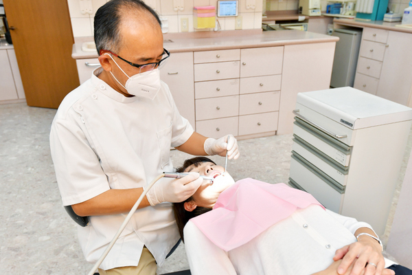 さかの歯科 口腔内カメラを使って治療経過がわかりやすいよう配慮されている